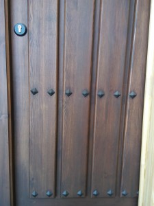 Pintura de puertas de madera en Alicante
